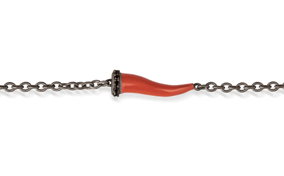 MANO J - BRACCIALE CHARMS CON CORNETTO SMALTATO ROSSO IN TITANIO, 5 BLACK E CATENA in Bracciali Alba Gioielli - Casoria, commercioVirtuoso.it