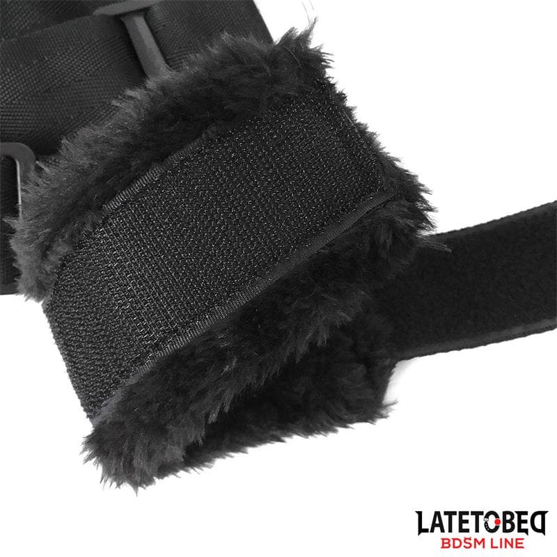 Bondage set Velvet manette cavigliere per il letto sistema contenimento regolabile nero in prodotto Erosdom - Palmi, commercioVirtuoso.it