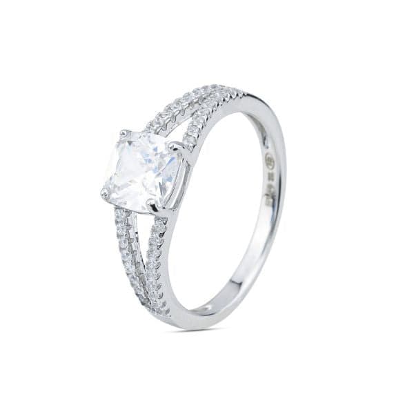 Boccadamo  -  Anello con zircone bianco sorretto da file di zirconi