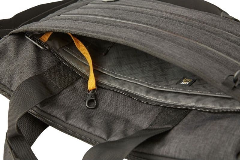 CAT Borsa B. Holt Slim Briefcase Bizz Tools line 84349 Two-Tone Black in Borse a tracolla 3A Moda Mare Sport - Bellaria Igea Marina, commercioVirtuoso.it