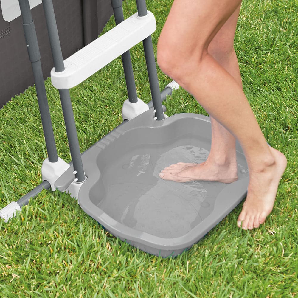 VASCHETTA LAVAPIEDI PER PISCINE CM 56x46x9 - INTEX 29080 - FERR 313353 in prodotto EuroStore07 - Alatri, commercioVirtuoso.it