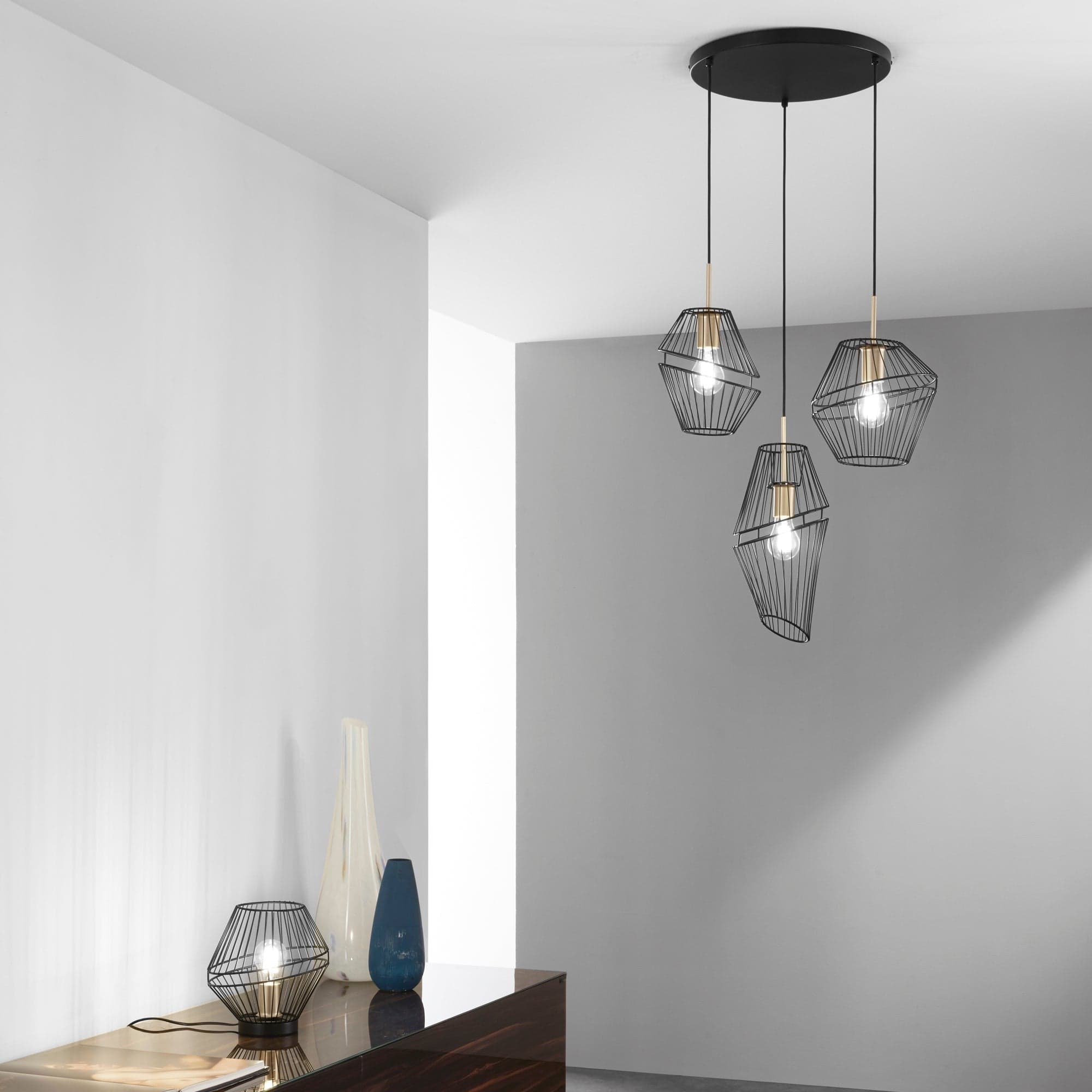 Lampadario a sospensione a tre luci in metallo Nero/Oro 3Xe27 42X40X150Cm in Lampade a sospensione Led Mall Home - Napoli, commercioVirtuoso.it