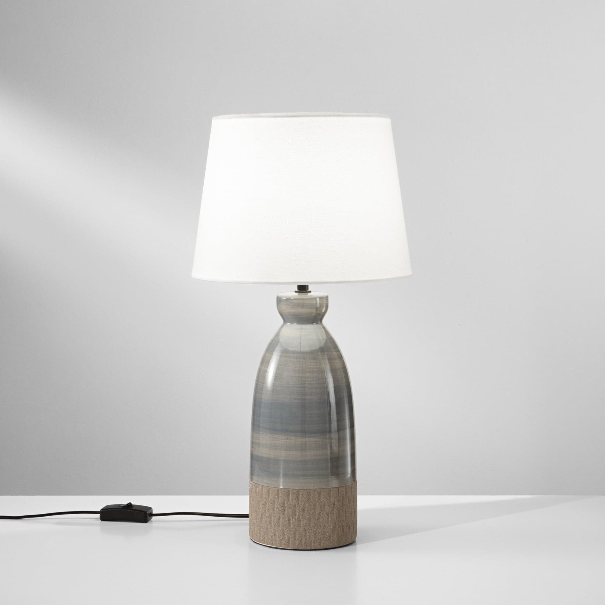 La lampada da tavolo unisce eleganza e design contemporaneo grigio e tortora 25X49cm in Lampade da tavolo e abat-jour Led Mall Home - Napoli, commercioVirtuoso.it