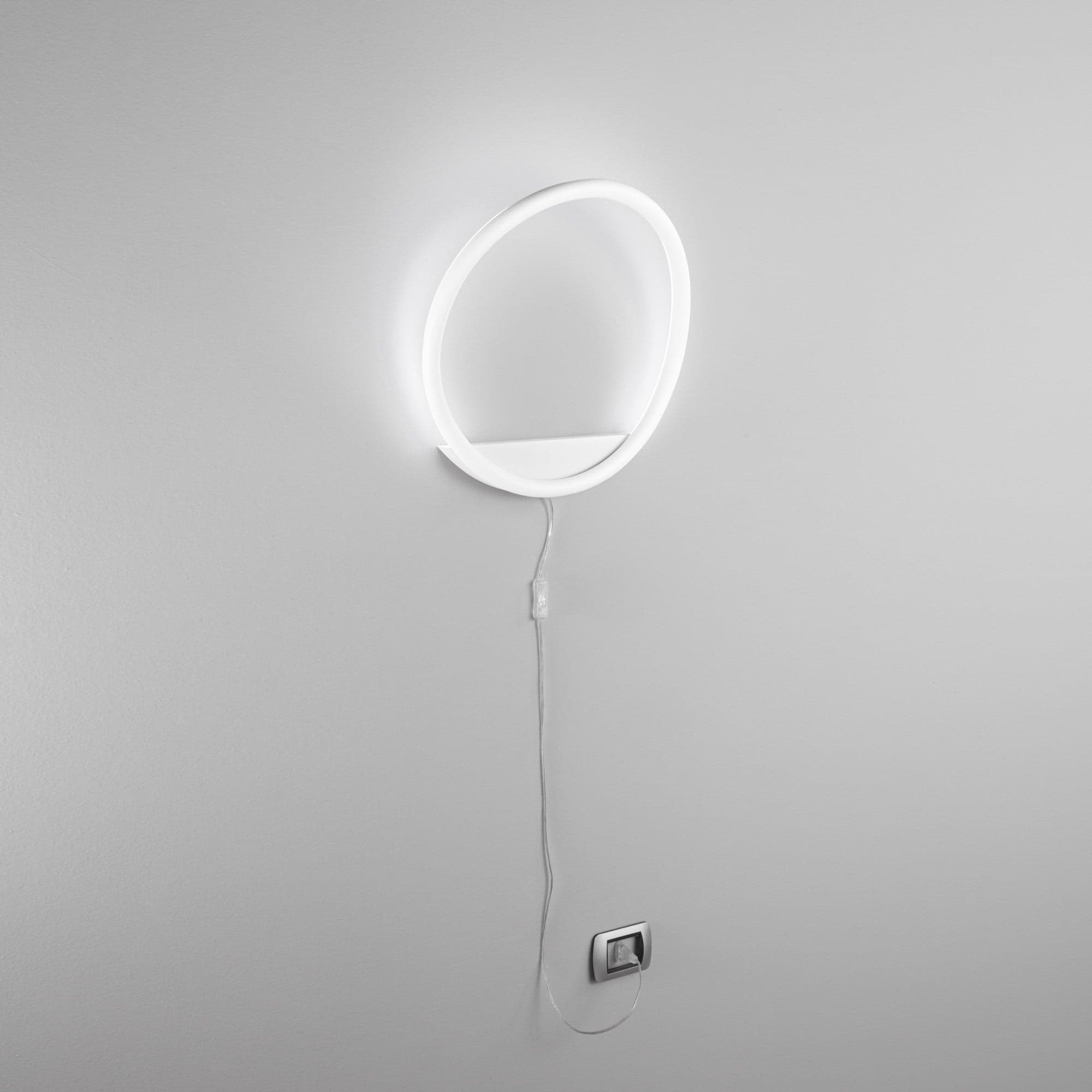 L’applique presenta una struttura in metallo e un diffusore in silicone Bianco 15X35 cm in Diffusori Led Mall Home - Napoli, commercioVirtuoso.it