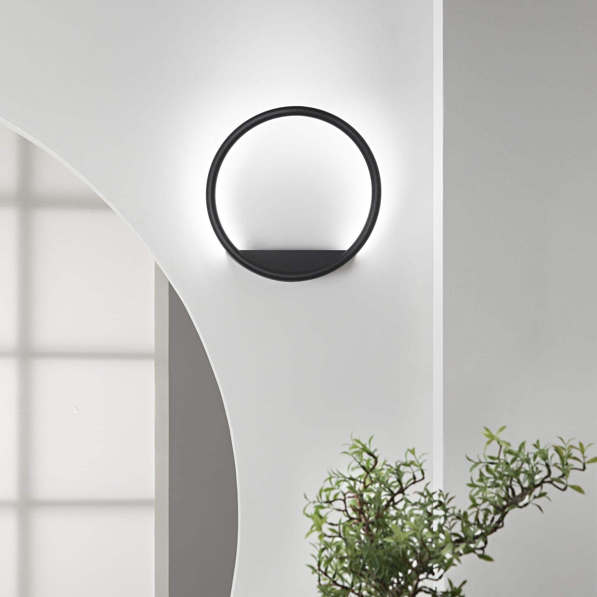 L’applique presenta una struttura in metallo e un diffusore in silicone Nero 15X35 cm in Scatole Led Mall Home - Napoli, commercioVirtuoso.it