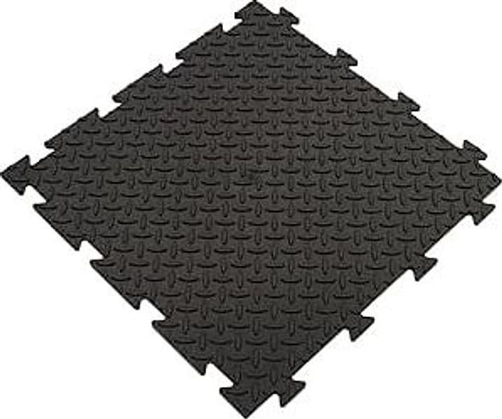Piastrella in PVC morbida nera, superficie con disegno in rilievo "chicchi di riso" 50X50X10