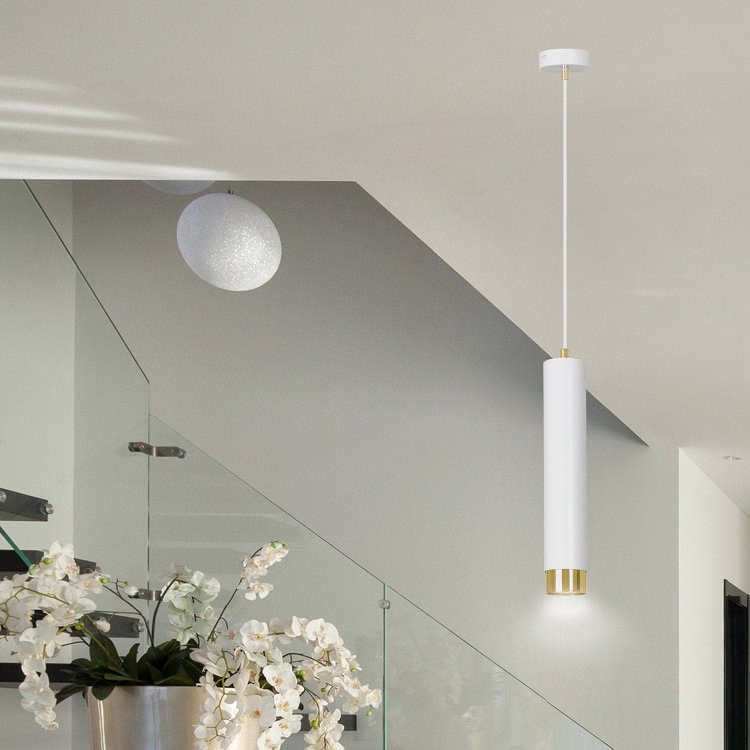 Sospensione 1 Luce Kibo In Acciaio Bianco Con Tubolare In Bianco E Oro in Lampade a sospensione LuceArt - Montecorvino Pugliano, commercioVirtuoso.it