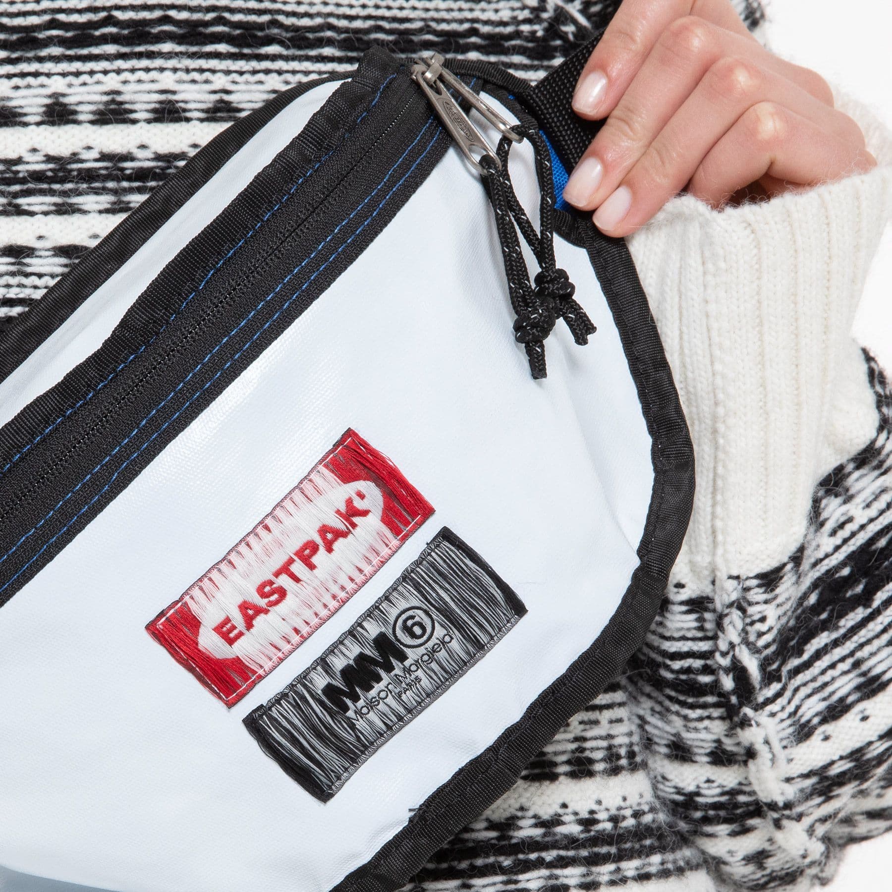 EASTPAK Marsupio Springer MM6 Blue White Reversible da uomo in Marsupi alla moda Drestige - Casamassima, commercioVirtuoso.it