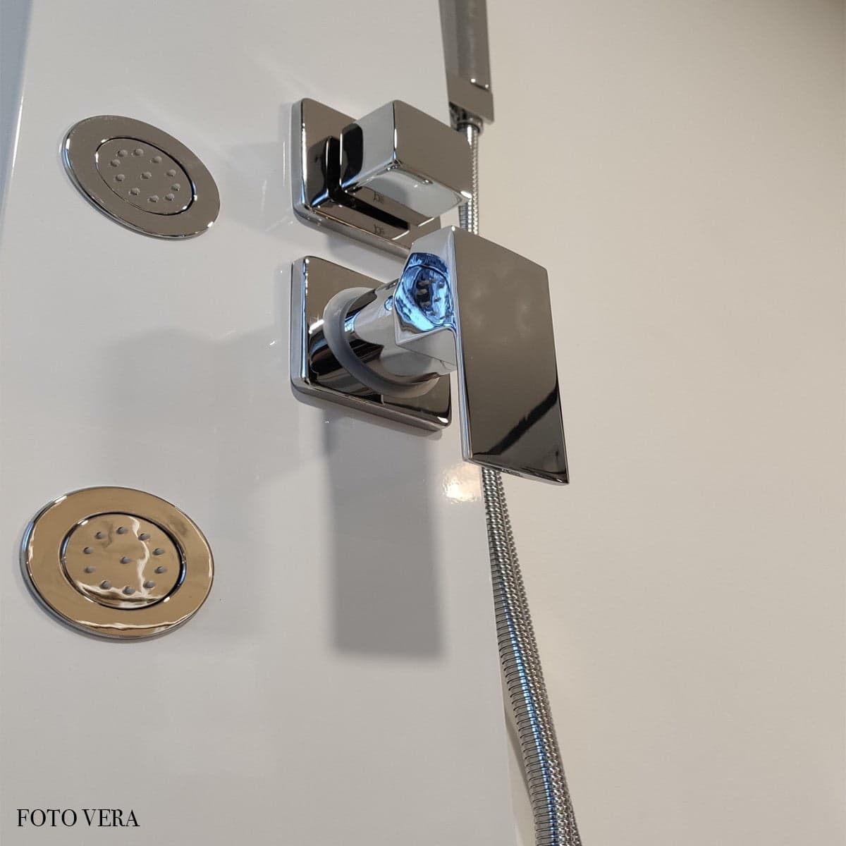 Colonna Doccia Idromassaggio Bianca| Smeralda in Rubinetti per vasca Mondialshop - Parabiago, commercioVirtuoso.it