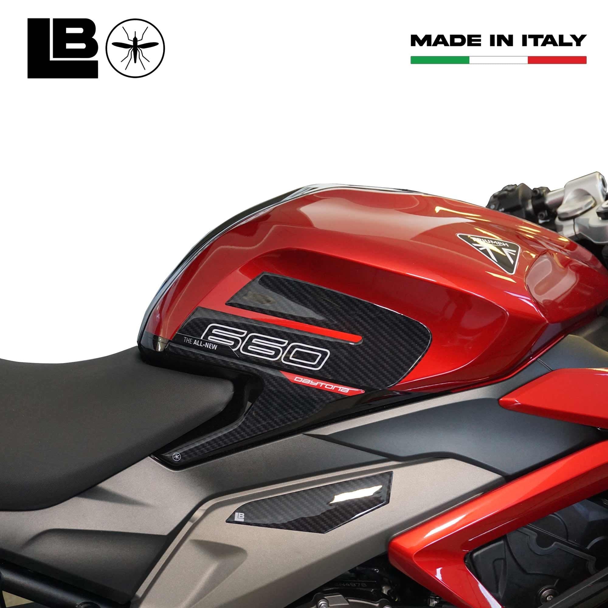 Adesivi 3D compatibili con Triumph Daytona 660 Protezioni Laterali Serbatoio in Paraserbatoio LabelBike - Bibbiano, commercioVirtuoso.it