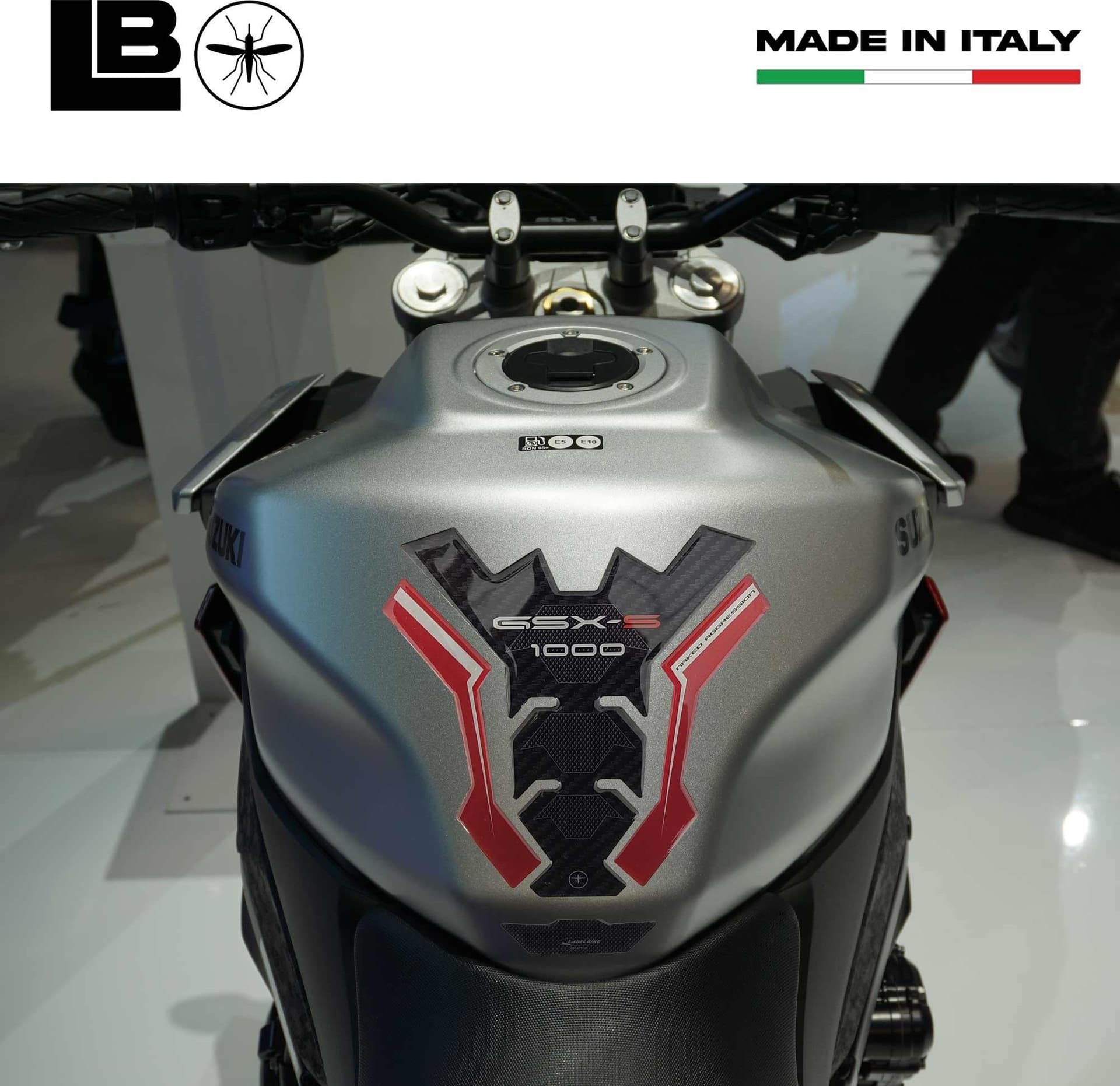Paraserbatoio Adesivo Protezione moto compatibile con Suzuki GSX-S 1000 2024 in Paraserbatoio LabelBike - Bibbiano, commercioVirtuoso.it