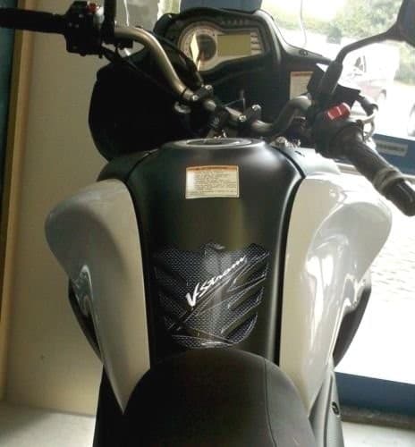 PARASERBATOIO ADESIVO 3D RESINA GEL CARBONIO compatibile per MOTO SUZUKI V-STROM in Paraserbatoio LabelBike - Bibbiano, commercioVirtuoso.it