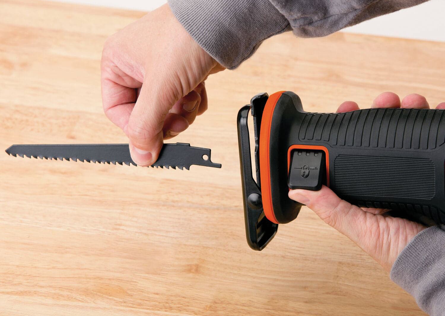 Black+Decker Sega Universale A Batteria Bdcr18-Qw 18V 1 Batteria 1,5 Ah in Motoseghe BricoGo - Marano di Napoli, commercioVirtuoso.it
