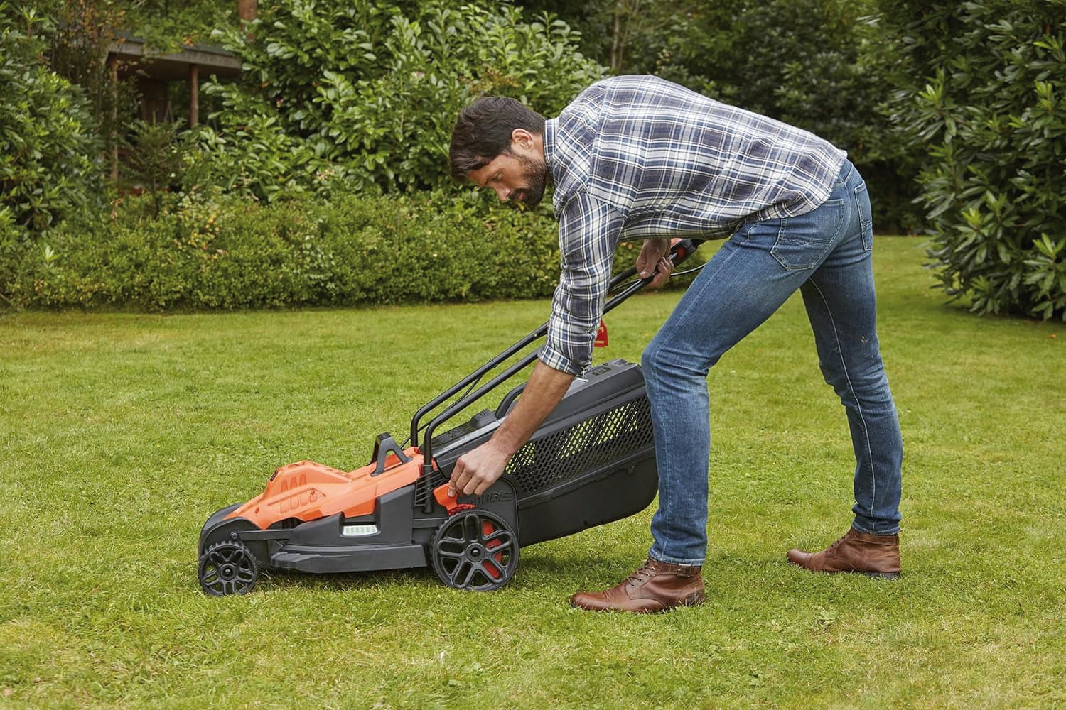 Black+Decker Tosaerba Elettrico Bemw461Bh-Qs 1.400 W in Tagliaerba con lama rotante BricoGo - Marano di Napoli, commercioVirtuoso.it