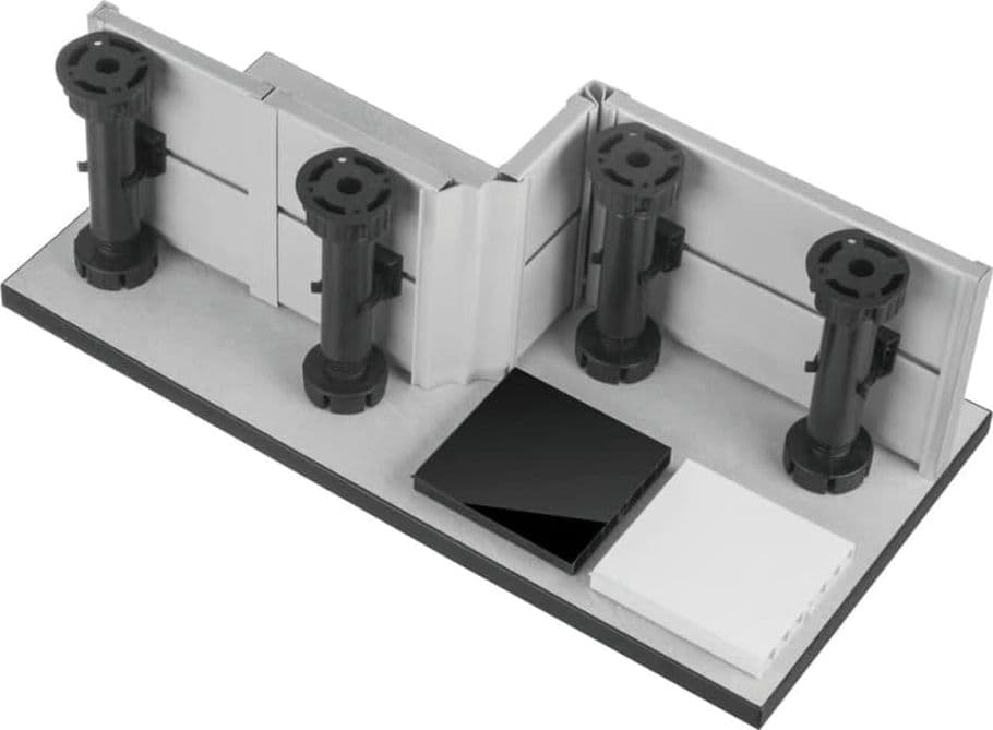 Set Piedini Per Mobili Da Cucina In Plastica Con Gancio Mm. 150 H 4 Pz. in Gambe per mobili BricoGo - Marano di Napoli, commercioVirtuoso.it