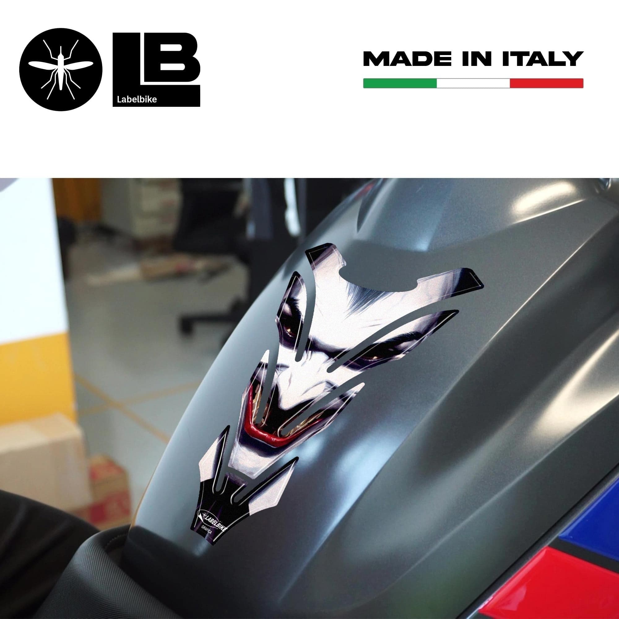 IMPERDIBILE PARASERBATOIO JOKER - BATMAN ADESIVI per SERBATOIO MOTO in RESINA 3D in Polsini LabelBike - Bibbiano, commercioVirtuoso.it