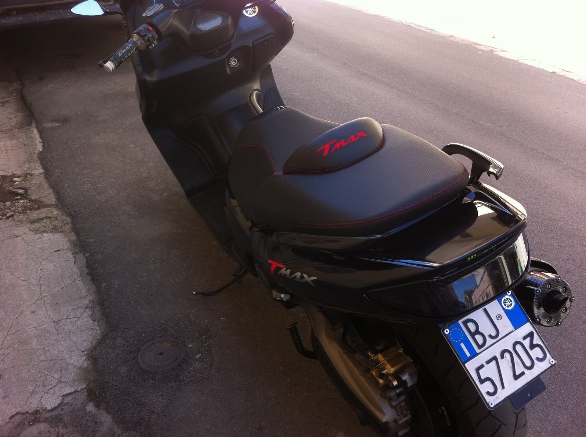 KIT COPRI SELLA COPRISELLA SEAT COVER MOTO PERSONALIZZATA YAMAHA TMAX T MAX 500 2001-2007 in Fodere per sedili LabelBike - Bibbiano, commercioVirtuoso.it