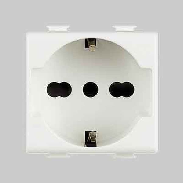 Presa Italiana Tedesca Matix Bticino 10 e 16 A 250V 2P con T Bianco