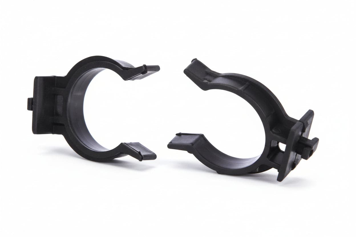 GANCI PER ZOCCOLO CUCINA IN PLASTICA NERA- - ø mm.28 - 200 pezzi