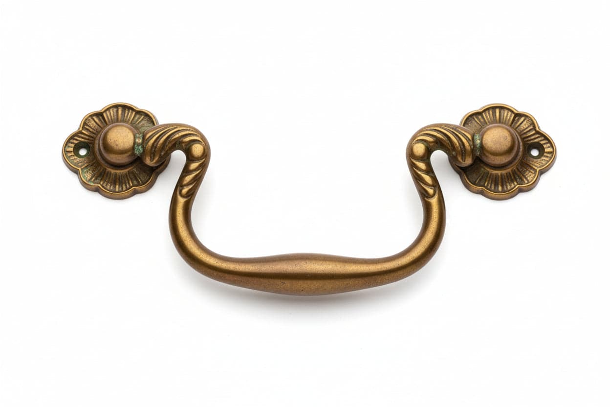 MANIGLIE PER MOBILI SNODATE MOD.03019 IN OTTONE ANTICATO- - mm.86x40h. - interfori mm.64 - 5 pezzi METALSTYLE