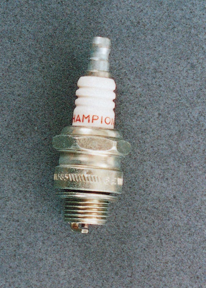 CANDELA PER TOSAERBA CHAMPION J17LM 3210062(J19- GGP ITALY- 1,0 pz