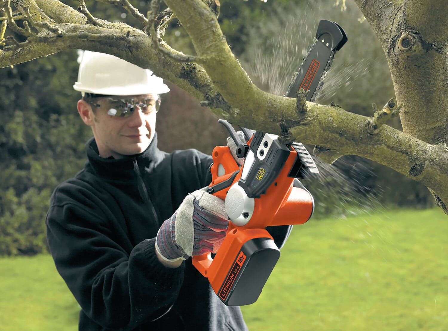 Black+Decker Elettrosega A Batteria Gkc1820L20-Qw 18 V 2,0 Ah in Motoseghe BricoGo - Marano di Napoli, commercioVirtuoso.it
