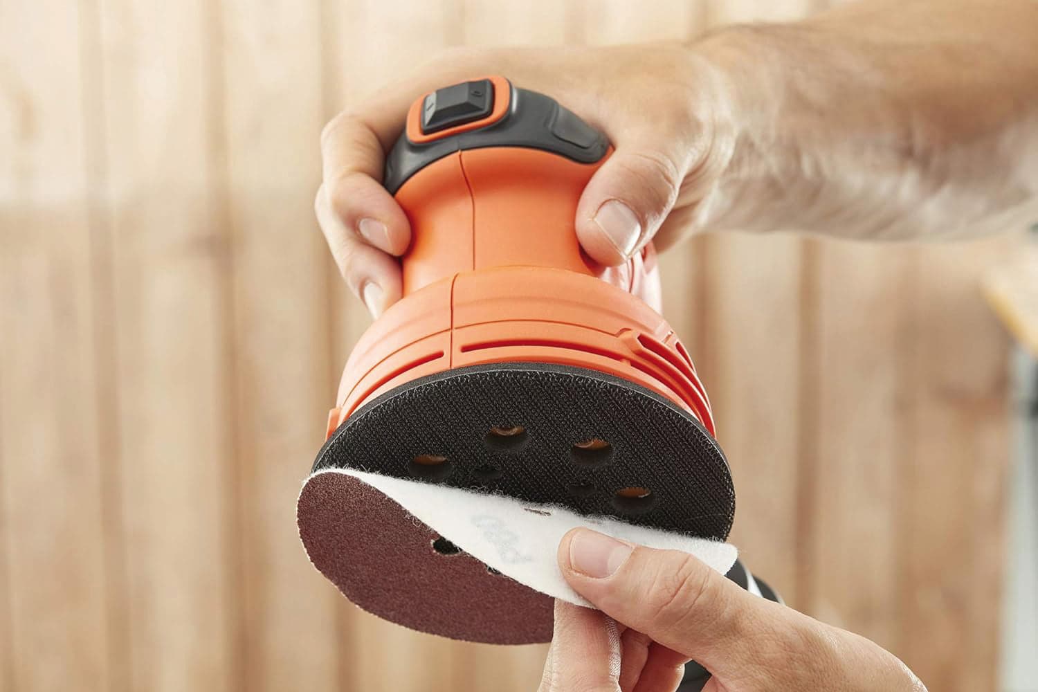 Black+Decker Levigatrice Rotorbitale Bew210-Qs 230 W in Levigatrici rotoorbitali BricoGo - Marano di Napoli, commercioVirtuoso.it