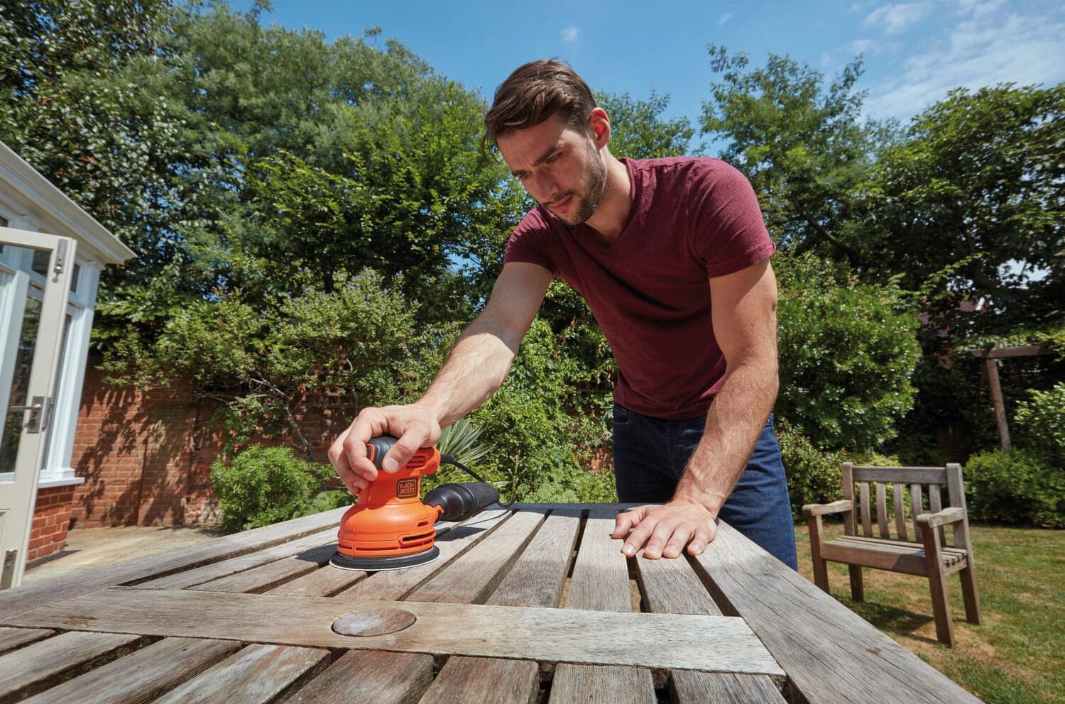 Black+Decker Levigatrice Rotorbitale Bew210-Qs 230 W in Levigatrici rotoorbitali BricoGo - Marano di Napoli, commercioVirtuoso.it