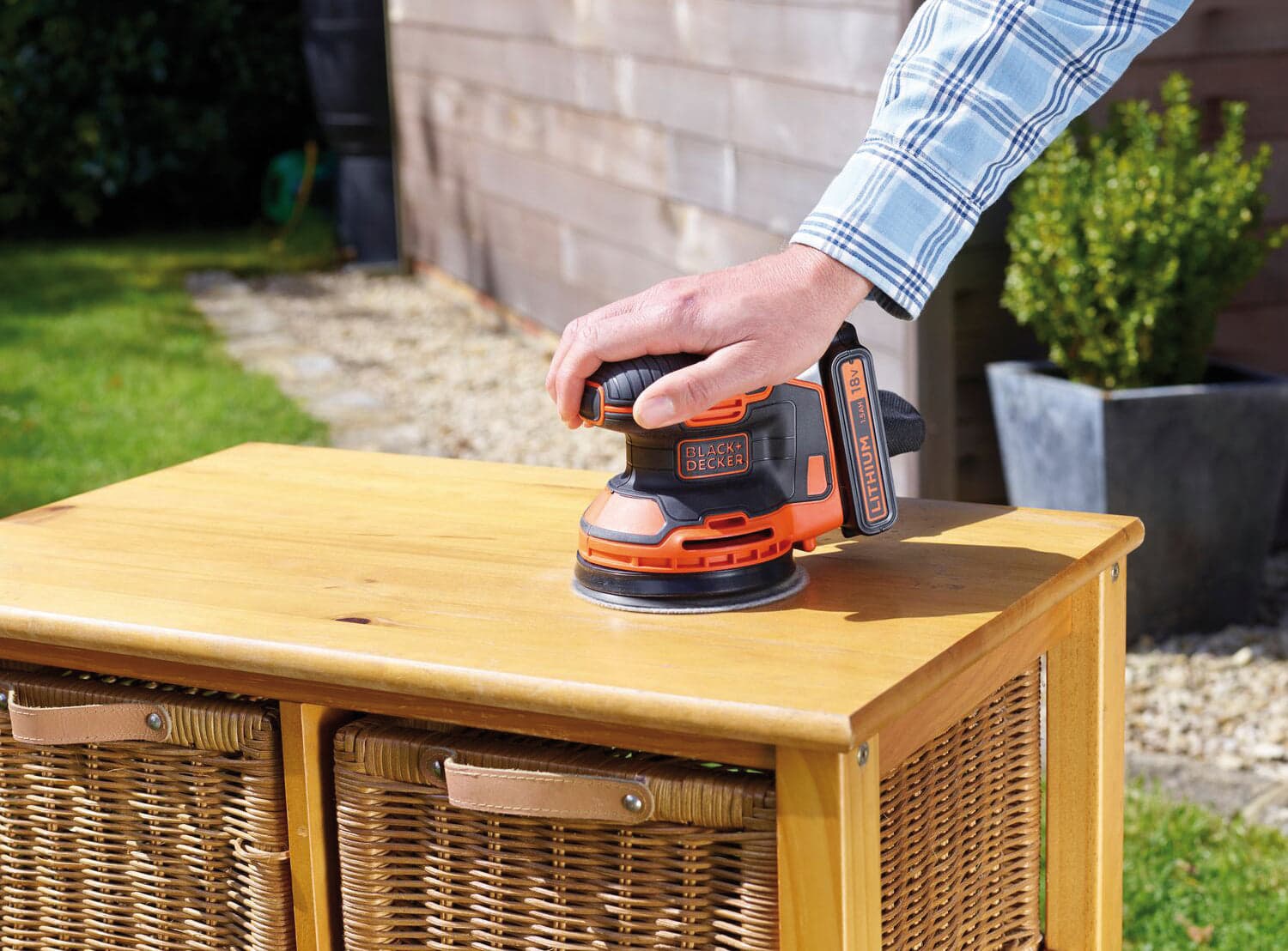 Black+Decker Levigatrice Rotorbitale A Batteria Bdcros18-Qw 18V 1 Batteria 1,5 Ah in Levigatrici rotoorbitali BricoGo - Marano di Napoli, commercioVirtuoso.it