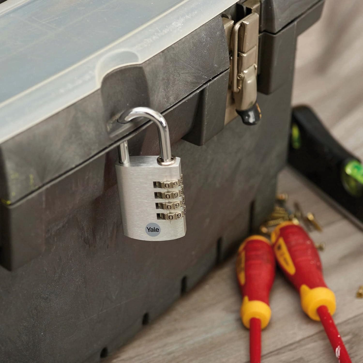 Yale Lucchetto Di Sicurezza Con Combinazione Mm. 20 Corpo Alluminio - Arco Acciaio Col. Argento in Lucchetti a combinazione BricoGo - Marano di Napoli, commercioVirtuoso.it