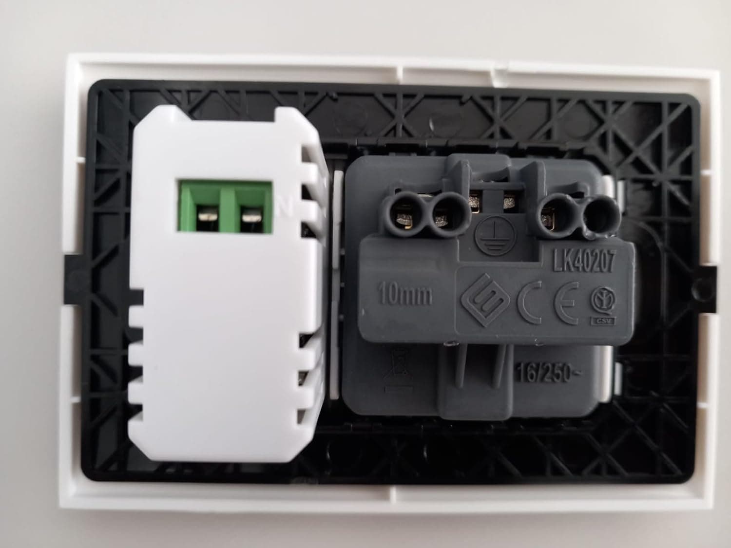 Presa Elettrica Da Muro Polypool Pp6096X Placca Incasso Bianca Usb E Schuko in Prese a muro BricoGo - Marano di Napoli, commercioVirtuoso.it