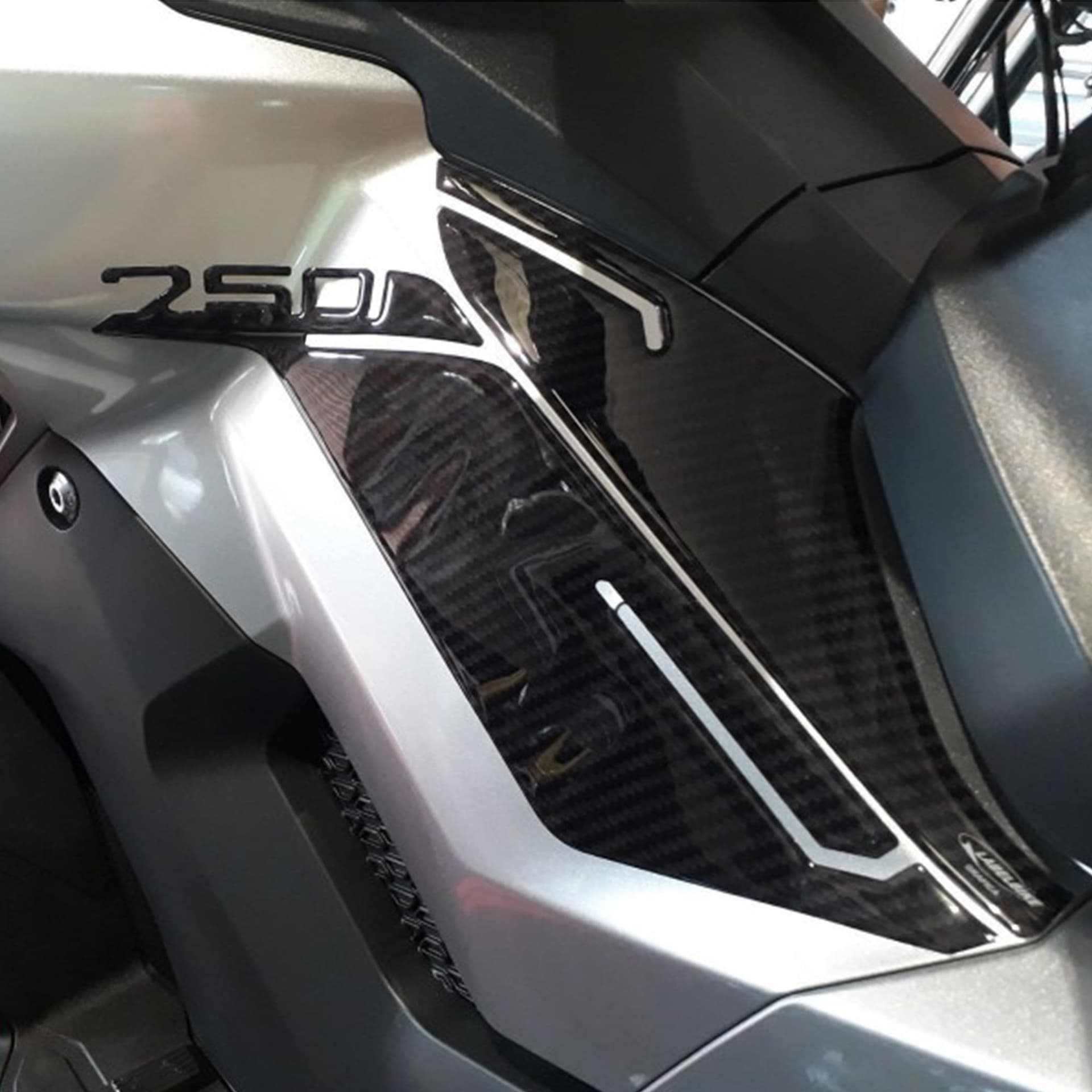 Adesivi 3D Protezioni Laterali compatibili Scooter Xadv Honda X-Adv 750 2017-20 in Decalcomanie adesivi e magneti LabelBike - Bibbiano, commercioVirtuoso.it