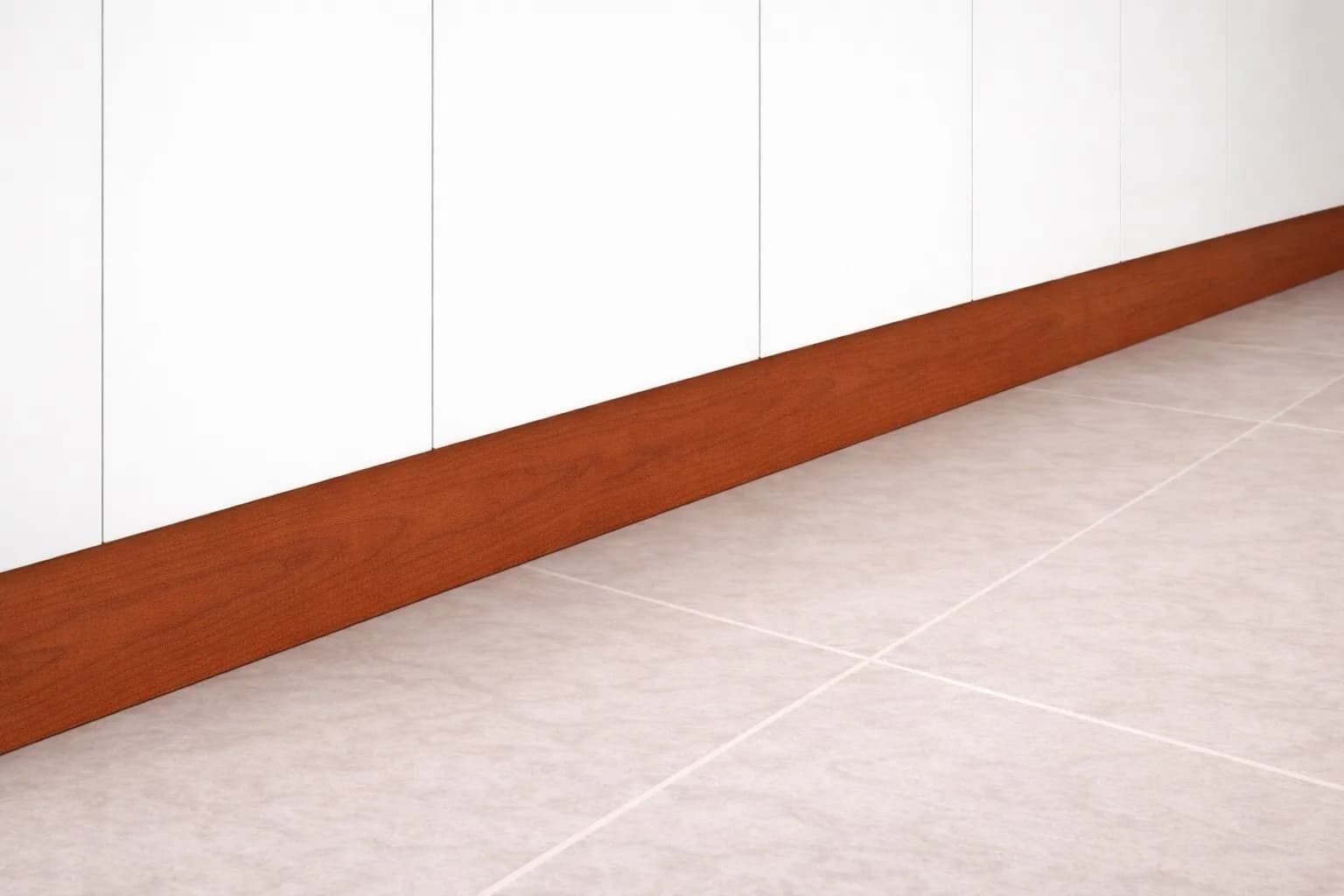 Zoccolatura per cucina in PVC di Colore Ciliegio in prodotto Calandrelli - Napoli, commercioVirtuoso.it