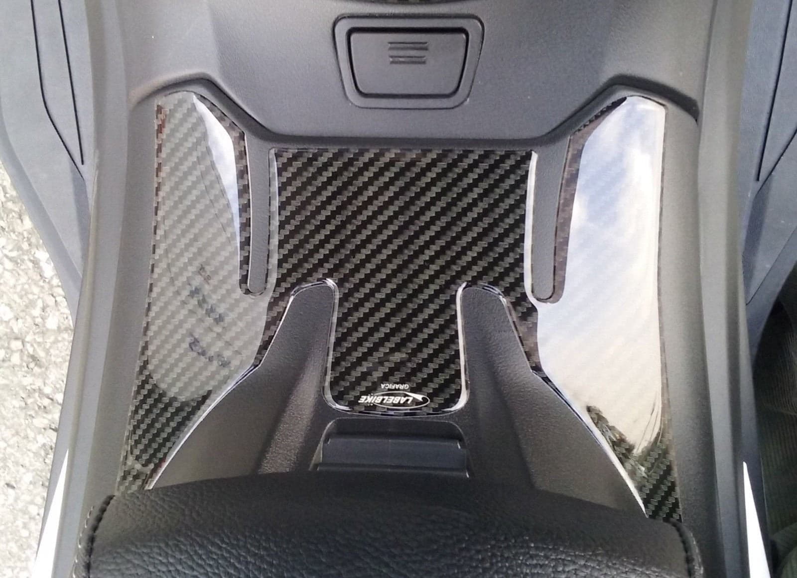 Adesivo 3D Protezione Pedana compatibile con Suzuki Burgman 400 2017-2023