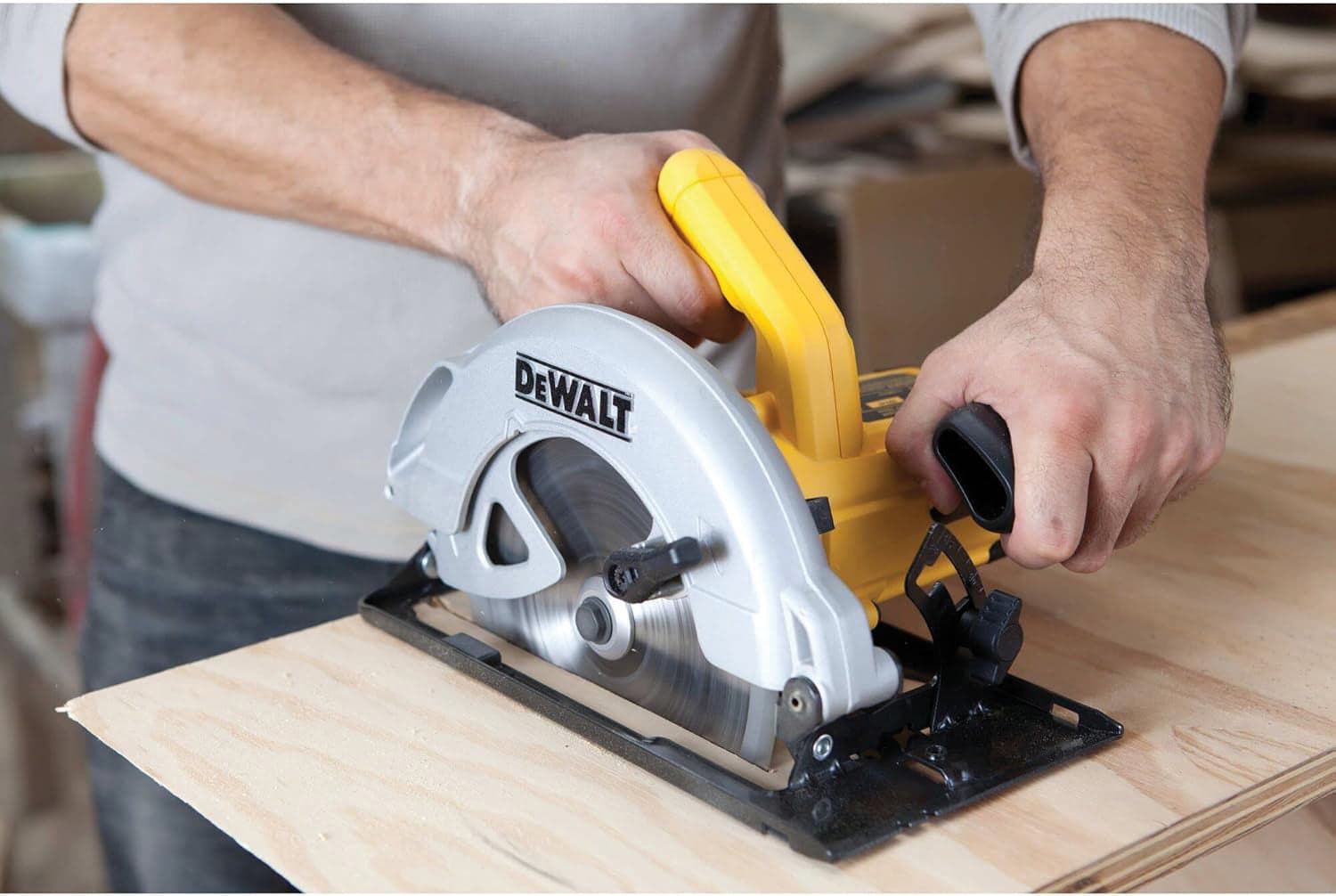 Dewalt Sega Circolare ''Dwe560-Qs'' 1350 W , Ø 184 Mm in Seghe circolari BricoGo - Marano di Napoli, commercioVirtuoso.it