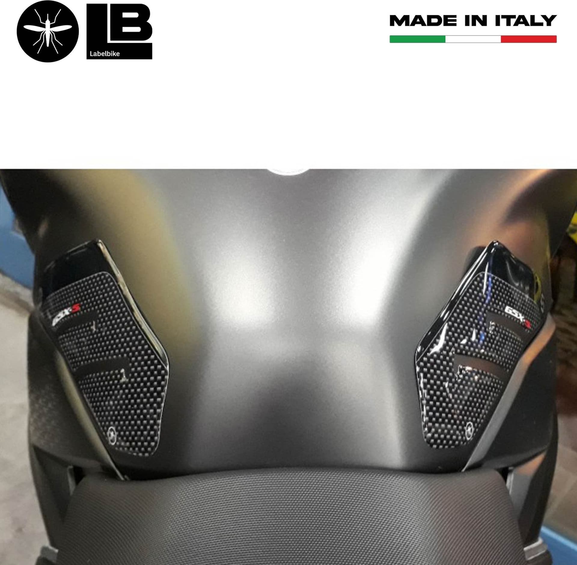 2 ADESIVI 3D PROTEZIONI LATERALI COMPATIBILI x MOTO SUZUKI GSXS GSX-S 750 Carbon in Decalcomanie adesivi e magneti LabelBike - Bibbiano, commercioVirtuoso.it