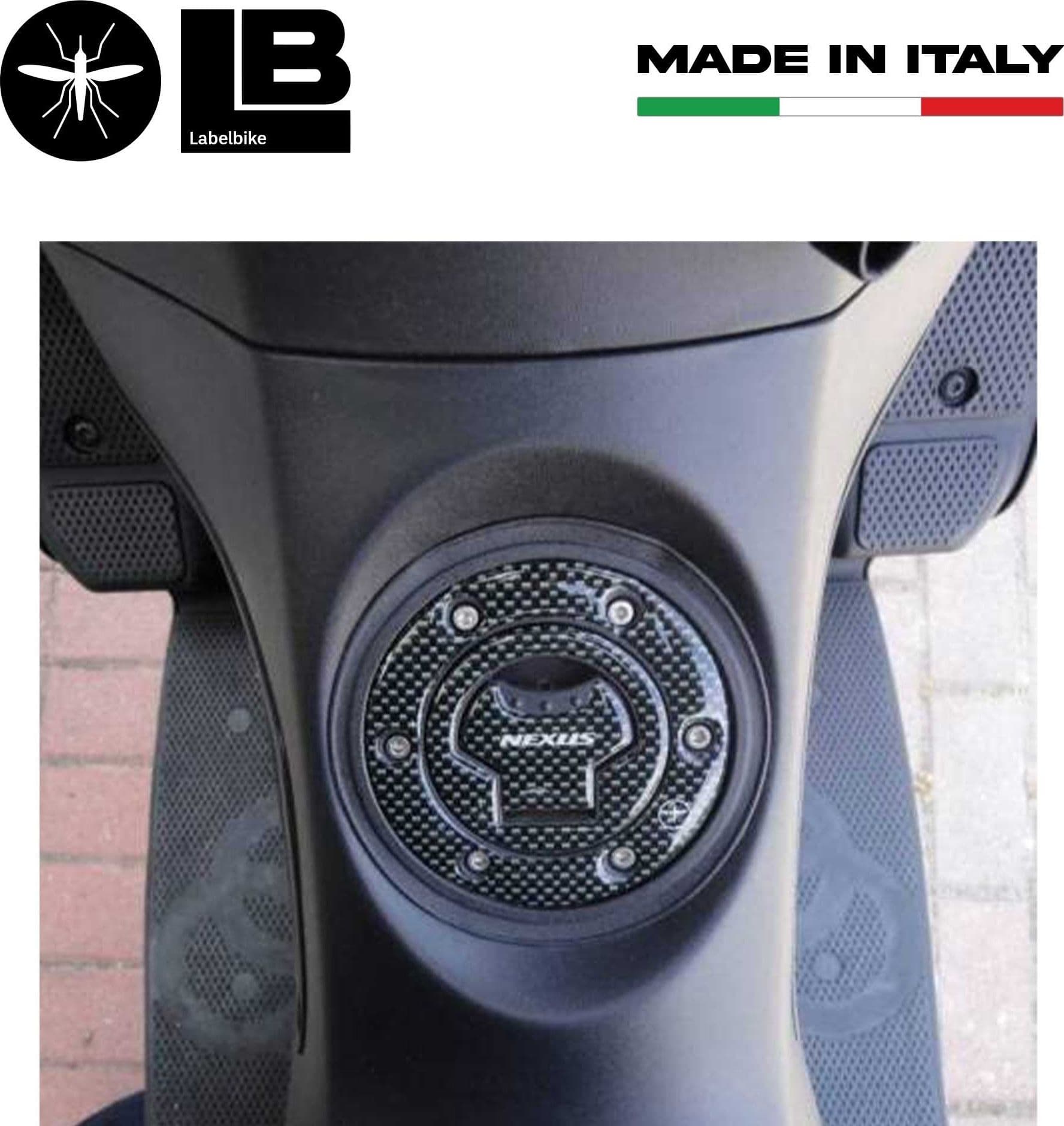 Tappo ADESIVI 3D CARBONIO PROTEZIONE SERBATOIO x Scooter GILERA NEXUS dal 2008 in Paraserbatoio LabelBike - Bibbiano, commercioVirtuoso.it