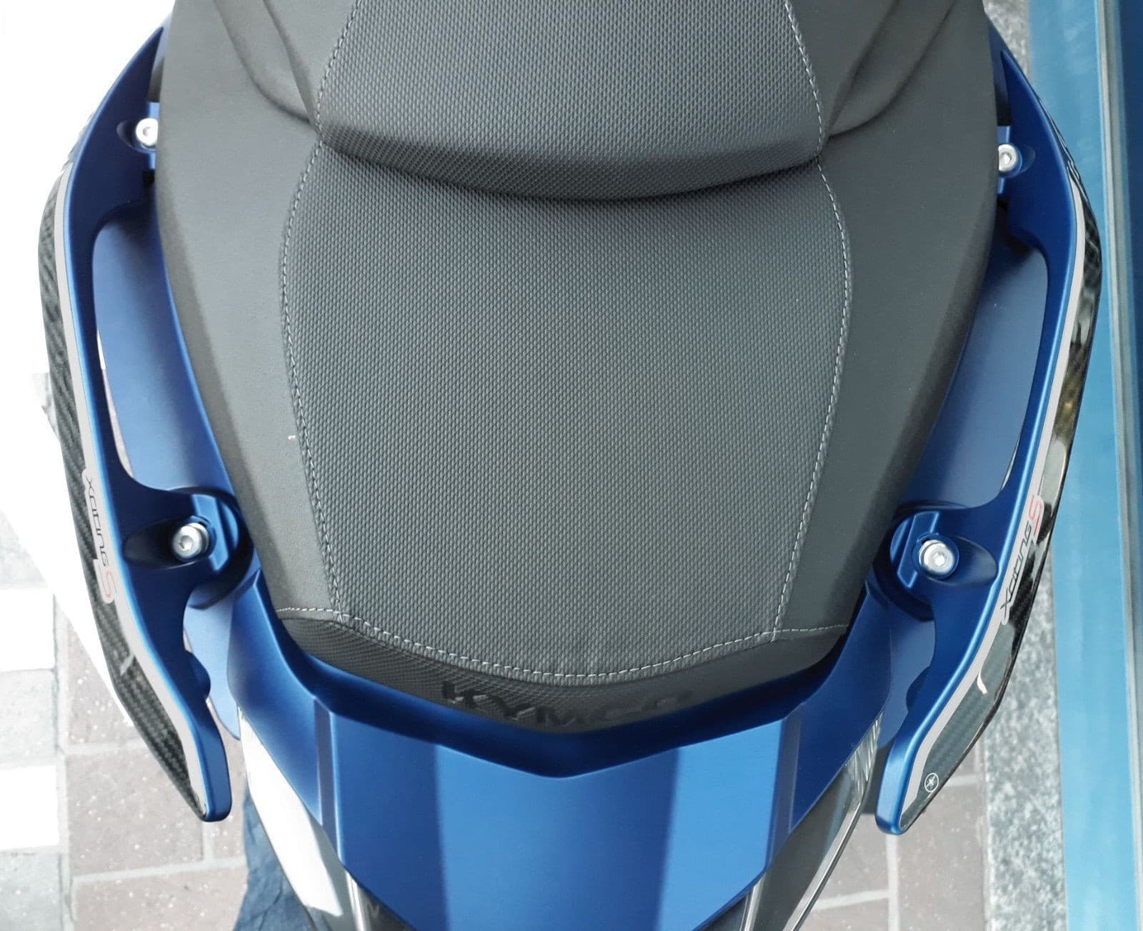 2 ADESIVI 3D PROTEZIONE MANIGLIE compatibili per kymco XCITING S 400 2018-2023 in Decalcomanie adesivi e magneti LabelBike - Bibbiano, commercioVirtuoso.it