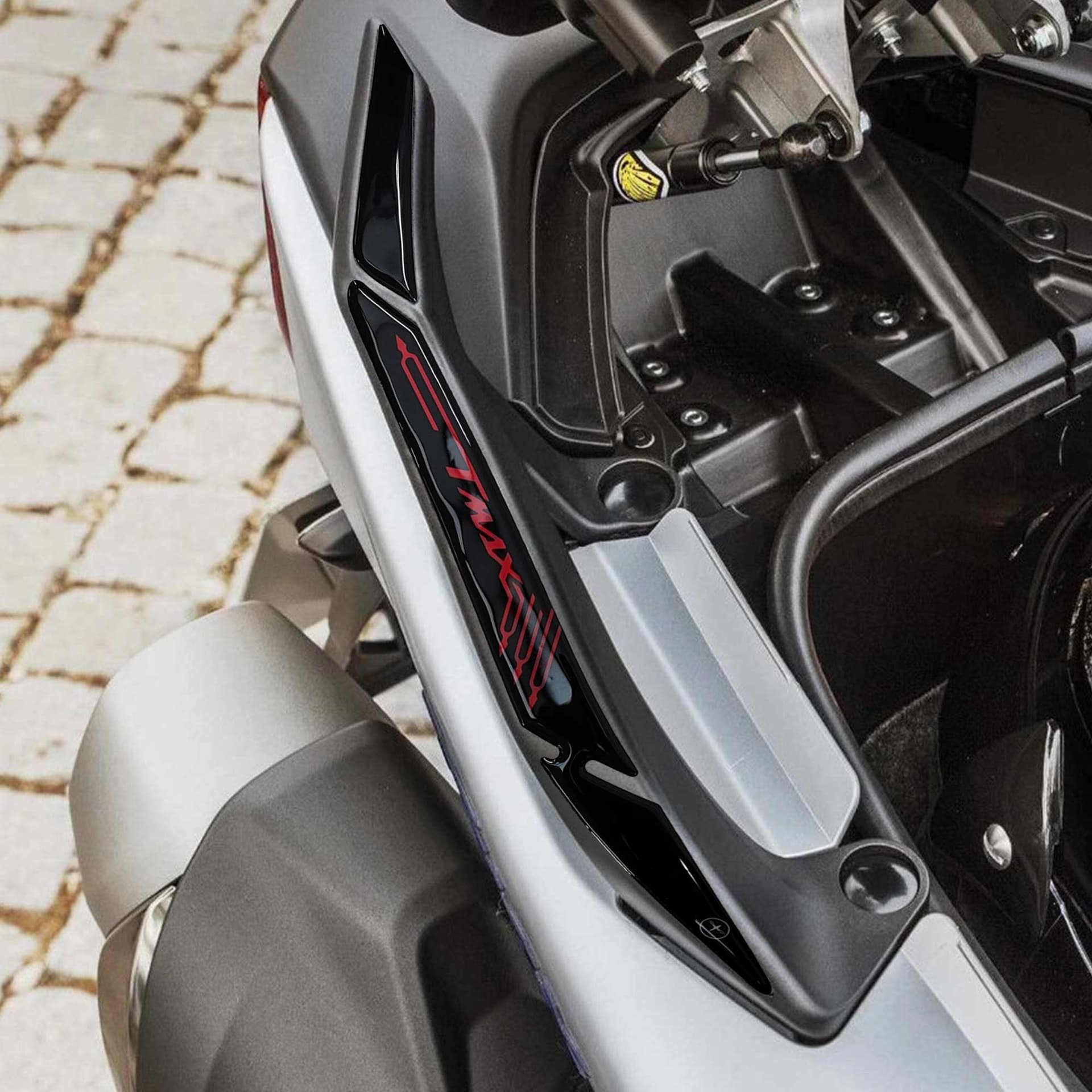 ADESIVI 3D PROTEZIONE MANIGLIE ERGAL compatibili per YAMAHA TMAX 530 2017-2019 in Decalcomanie adesivi e magneti LabelBike - Bibbiano, commercioVirtuoso.it