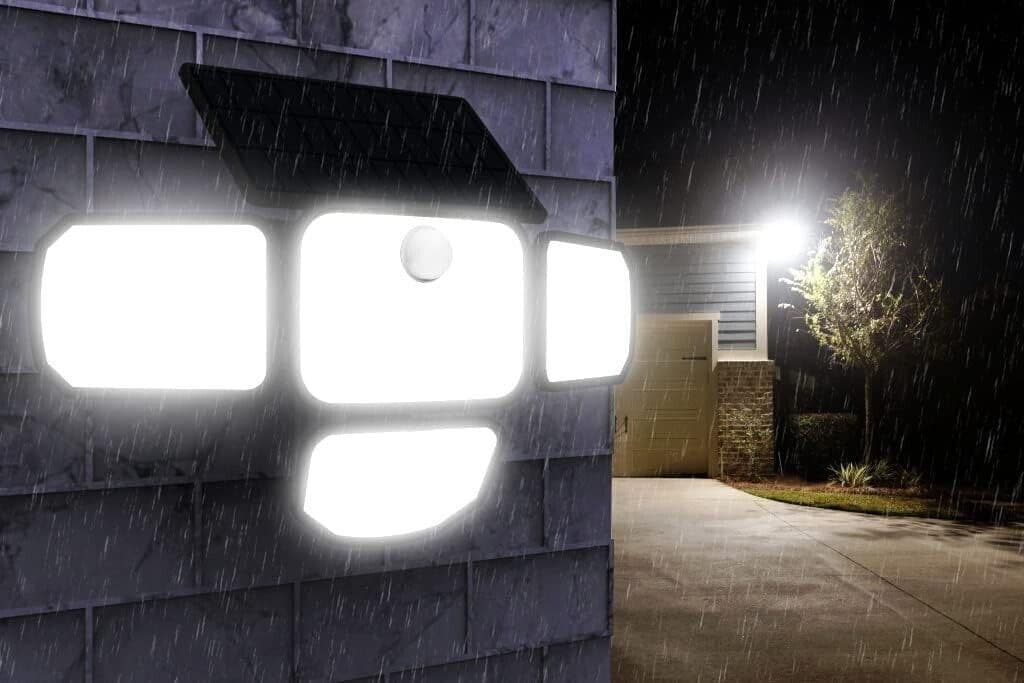 Luci a energia solare, 2 PK 3 teste 286 LED per esterni con sensore di movimento in Lampade da parete CL Store - Battipaglia, commercioVirtuoso.it