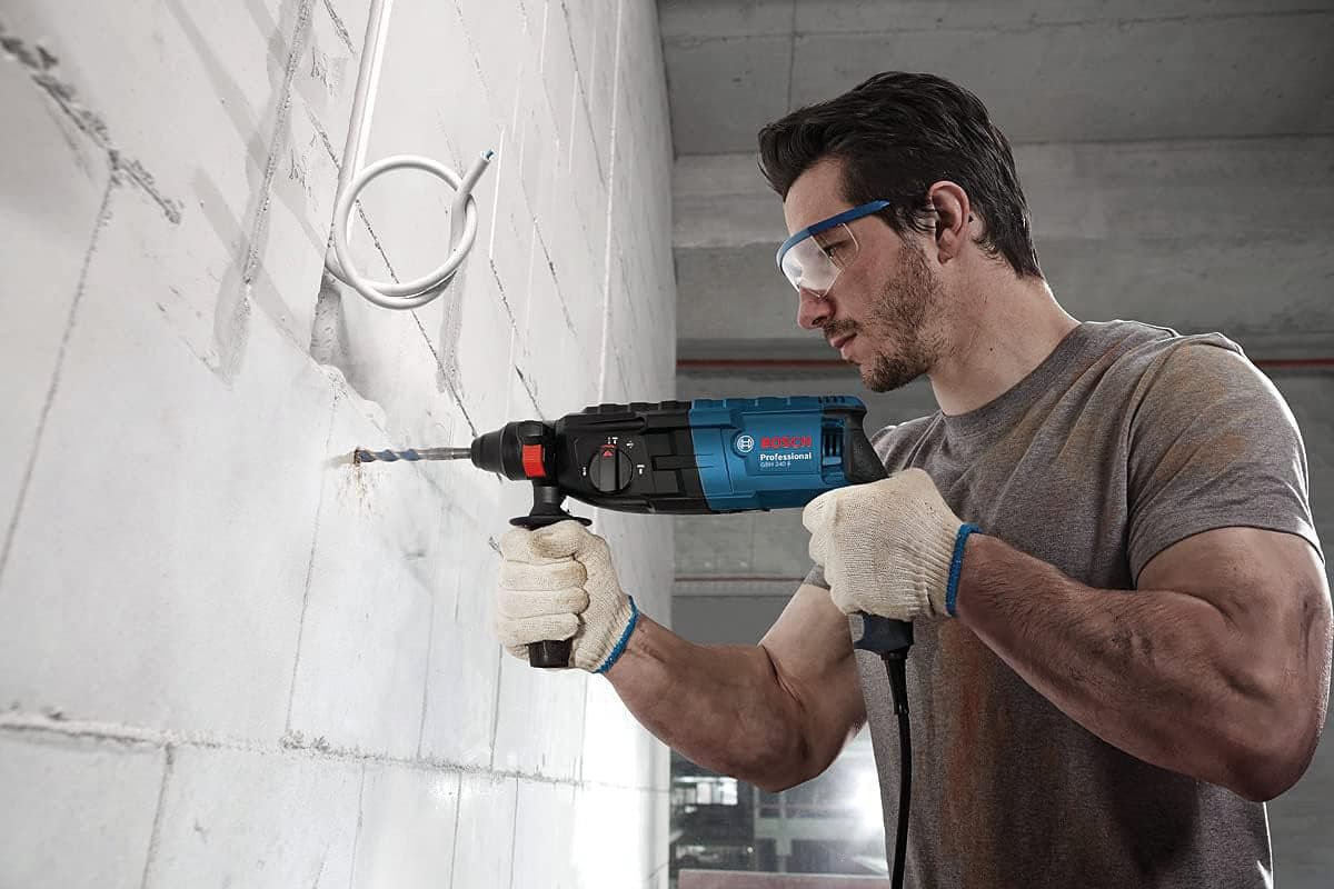 Bosch Martello Perforatore Gbh 240 F 790 W in Martelli perforatori BricoGo - Marano di Napoli, commercioVirtuoso.it