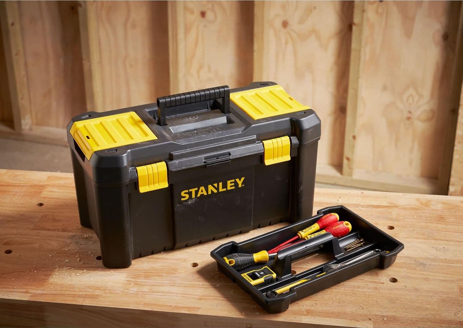 Cassetta Portautensili Essential Chiusure In Plastica Cm.48,2X25,4X25 (Stst175520) Stanley in Cassette porta attrezzi BricoGo - Marano di Napoli, commercioVirtuoso.it