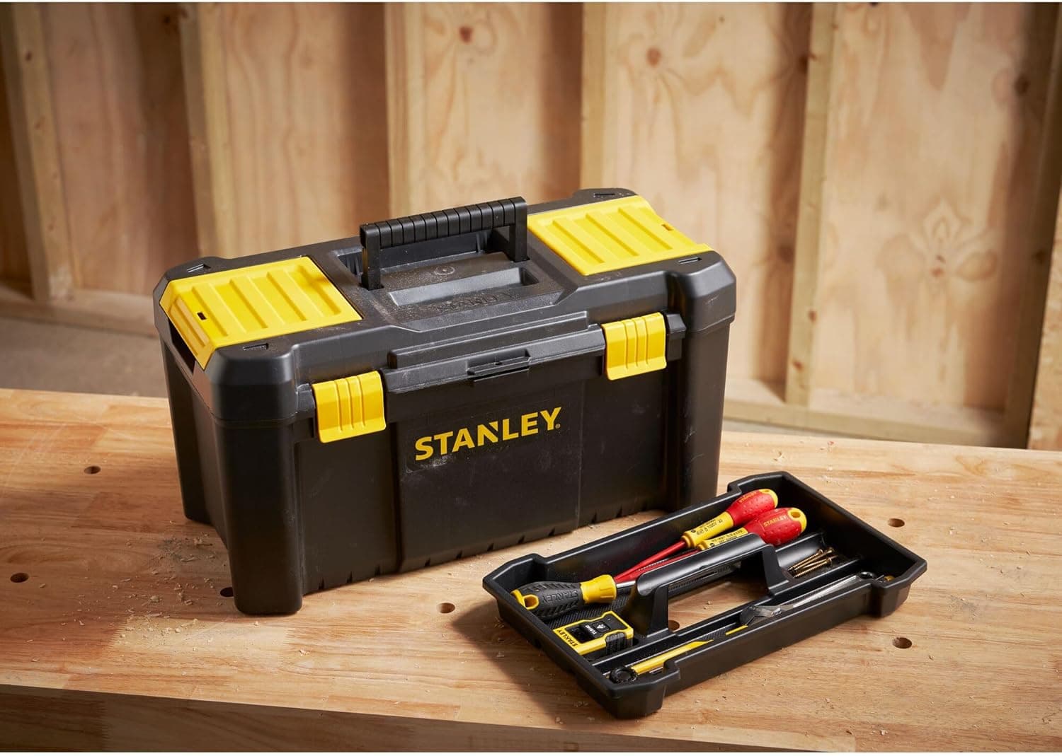 Cassetta Portautensili Essential Chiusure In Plastica Cm.48,2X25,4X25 (Stst175520) Stanley in Cassette porta attrezzi BricoGo - Marano di Napoli, commercioVirtuoso.it