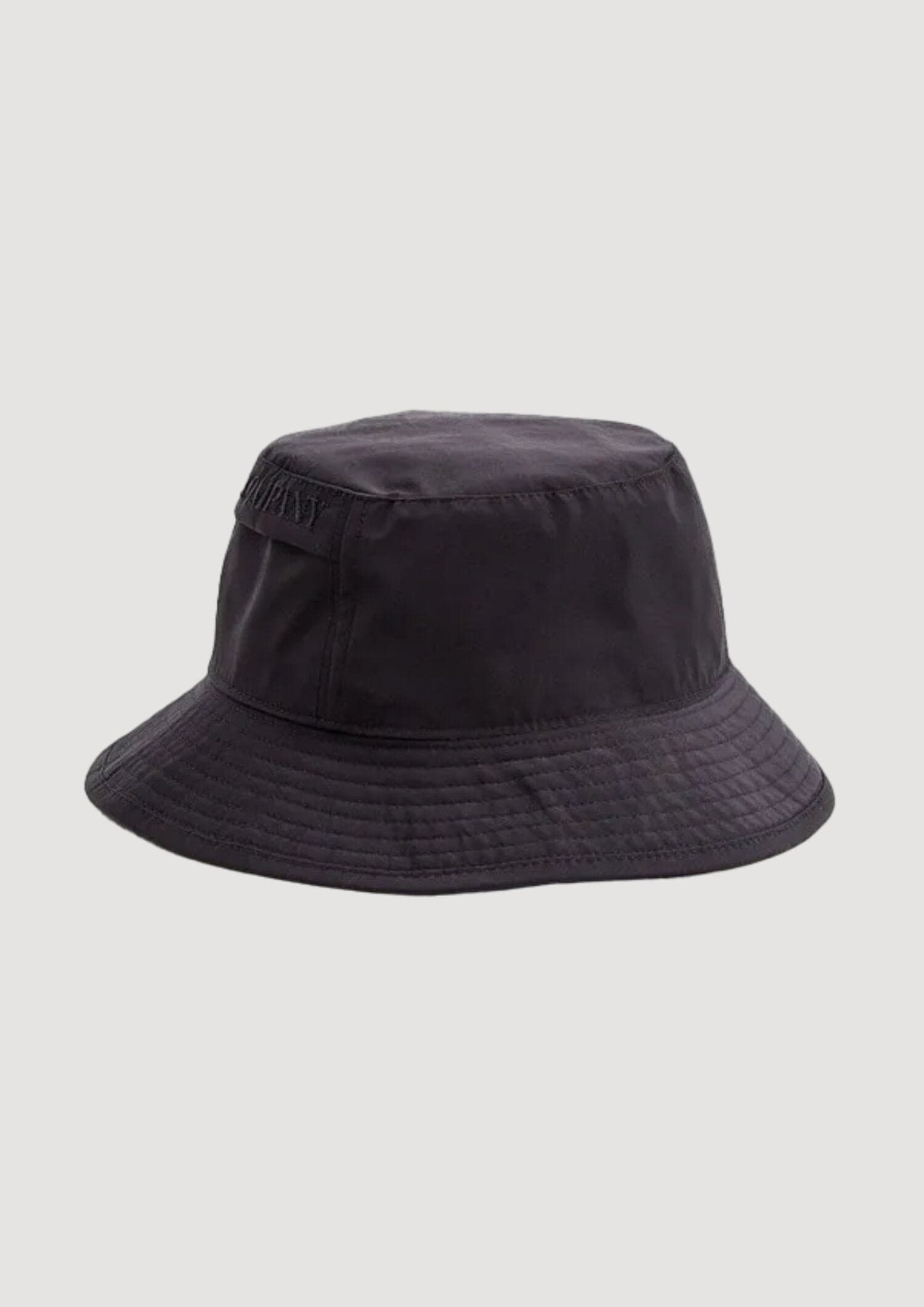 C.P. Company CHROME GARMENT DYED BUCKET HAT da uomo in Cappelli alla pescatora Drestige - Casamassima, commercioVirtuoso.it