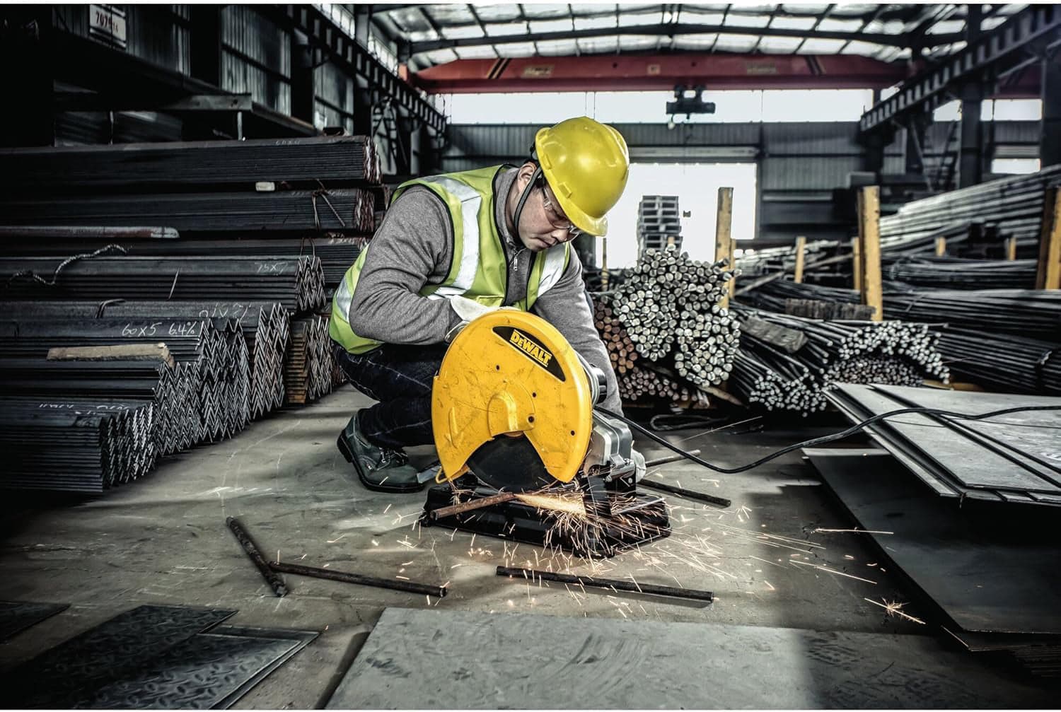Dewalt Troncatrice Per Metallo D28730-Qs 2200 W , Ø 355 Mm in Troncatrici BricoGo - Marano di Napoli, commercioVirtuoso.it