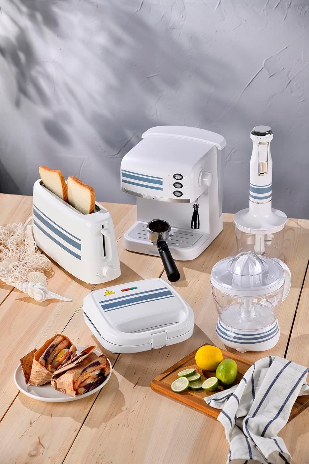 Piastra Sandwich Maker Rivestimento antiaderente Manico freddo BERGNER 750 Watt in Piastre tostapane CL Store - Battipaglia, commercioVirtuoso.it
