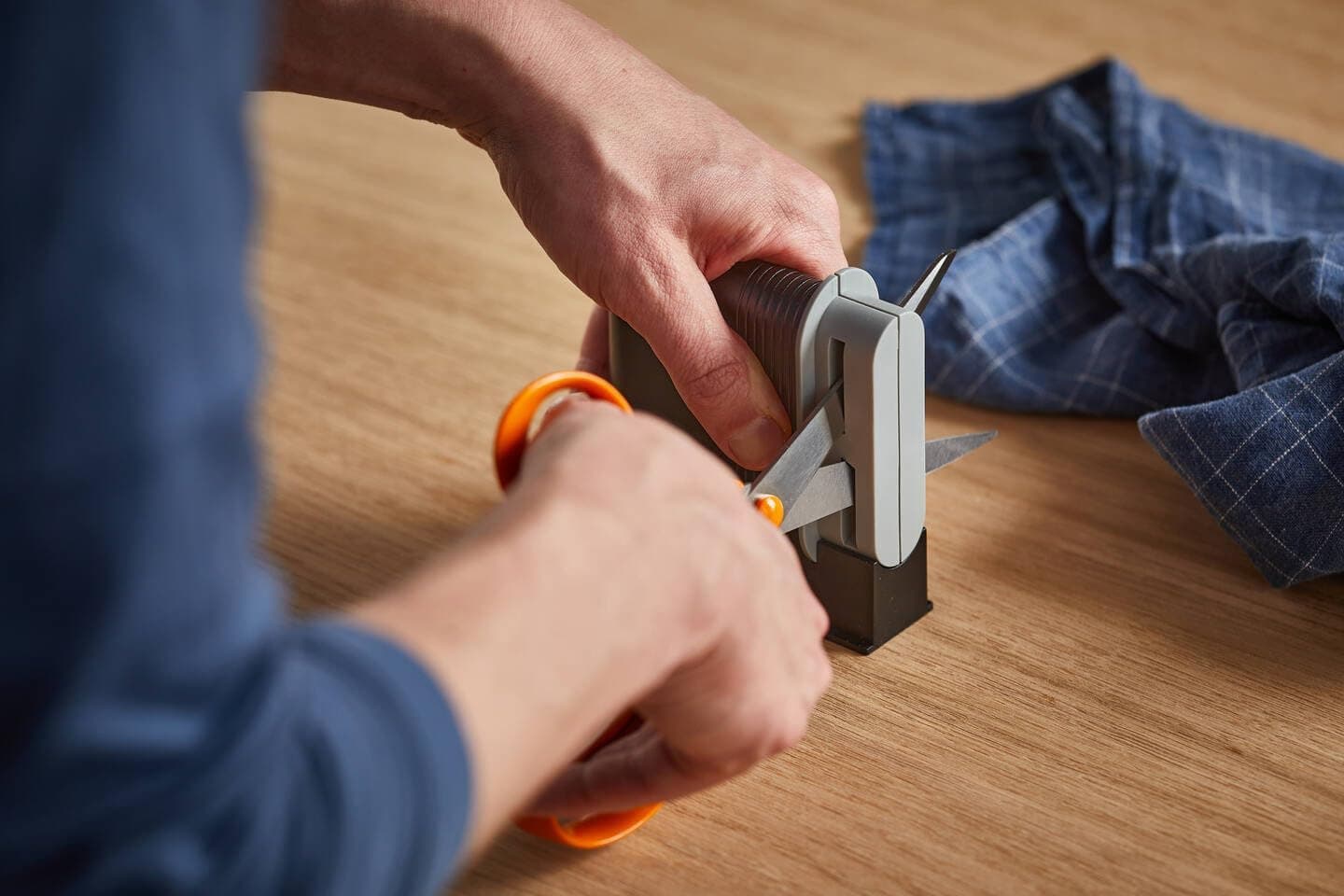 Fiskars Affilaforbici Clip-Sharp Cm. 8,5X4X22,5 H in Affilacoltelli manuali BricoGo - Marano di Napoli, commercioVirtuoso.it