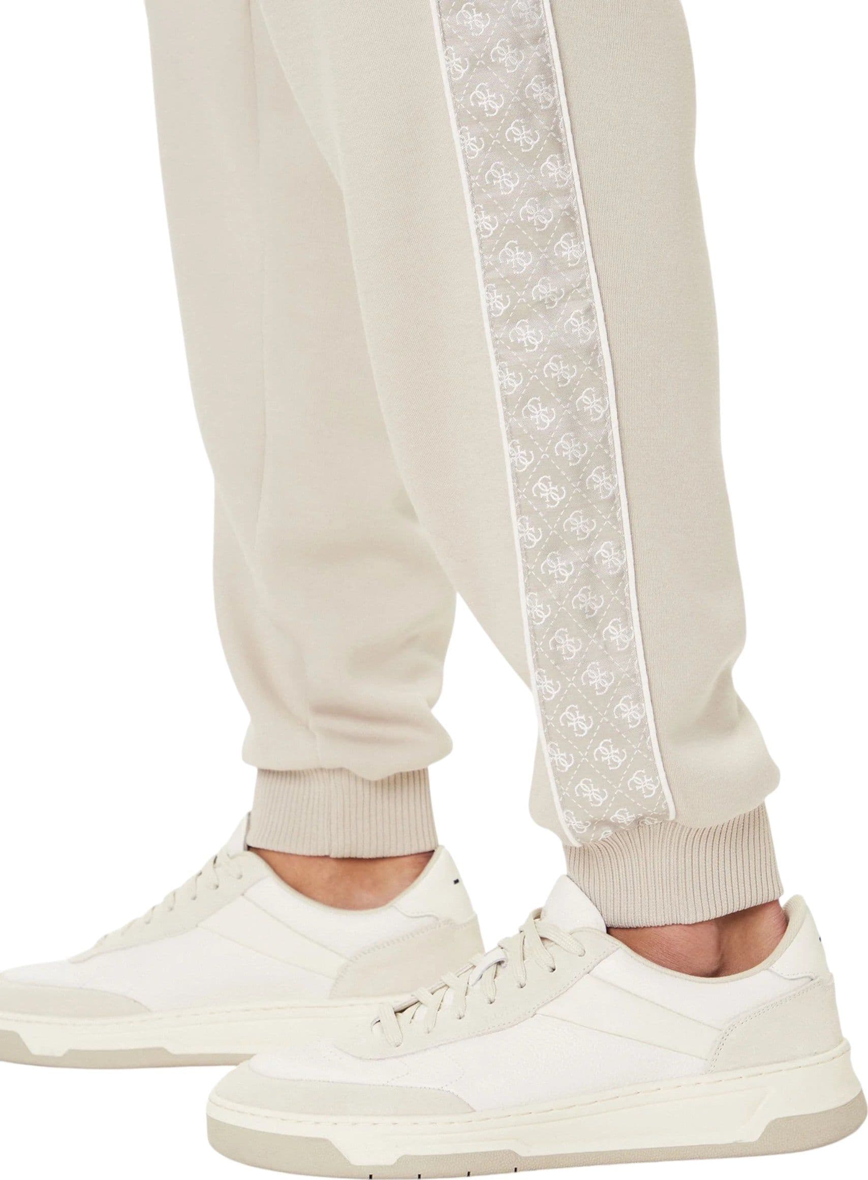 GUESS ACTIVEWEAR Pantaloni Jogger Uomo Guess Activewear da uomo in Pantaloni sportivi Drestige - Casamassima, commercioVirtuoso.it