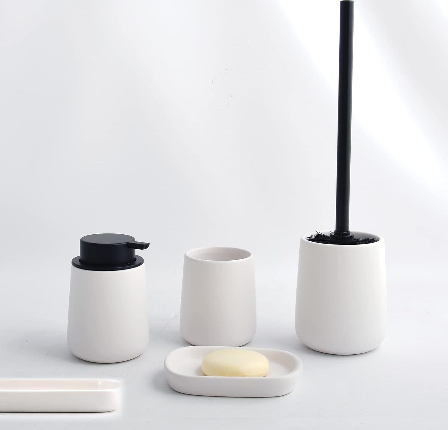 Dispenser Sapone In Ceramica Maonie- Bianco-Nero- Spire- Pezzi 1 in Dosatori per sapone liquido BricoGo - Marano di Napoli, commercioVirtuoso.it