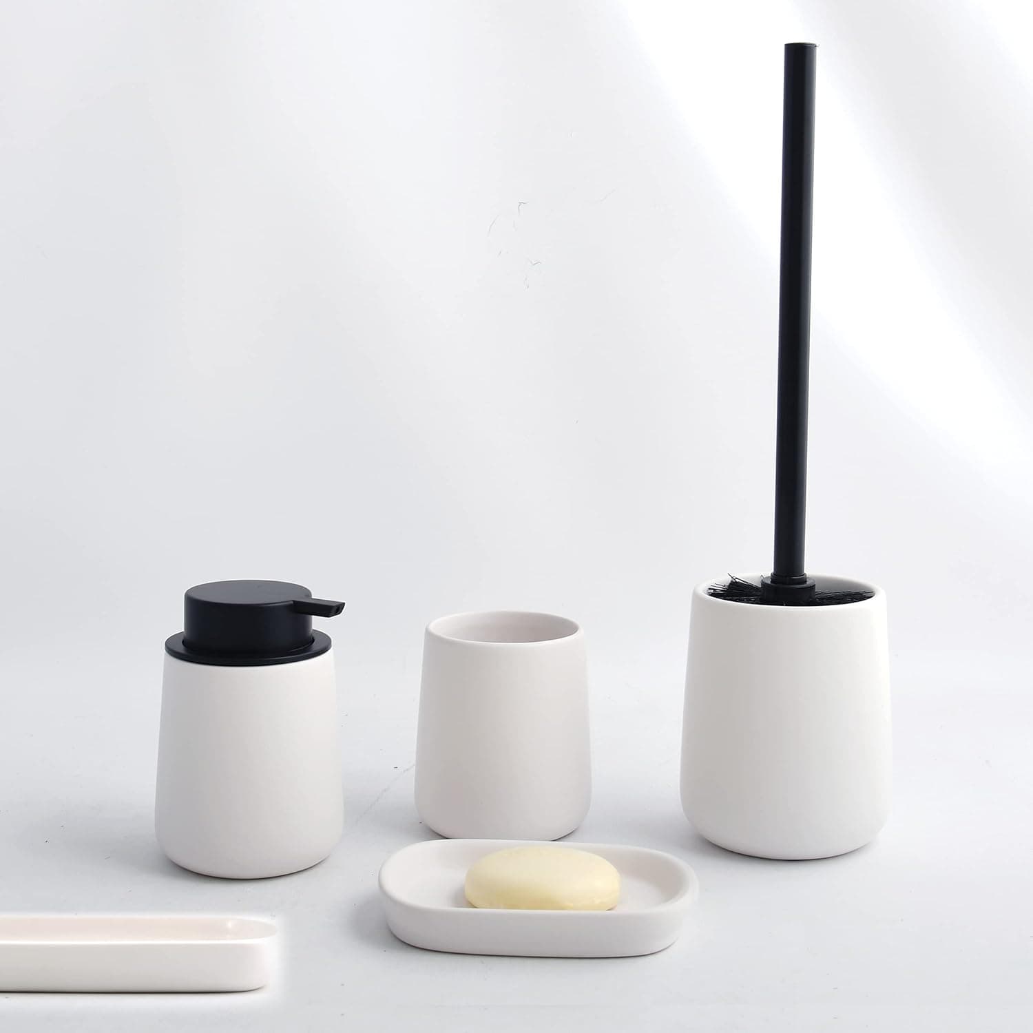 Dispenser Sapone In Ceramica Maonie- Bianco-Nero- Spire- Pezzi 1 in Dosatori per sapone liquido BricoGo - Marano di Napoli, commercioVirtuoso.it